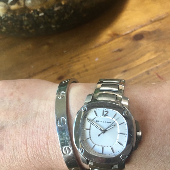Burberry the Britain women’s watch.